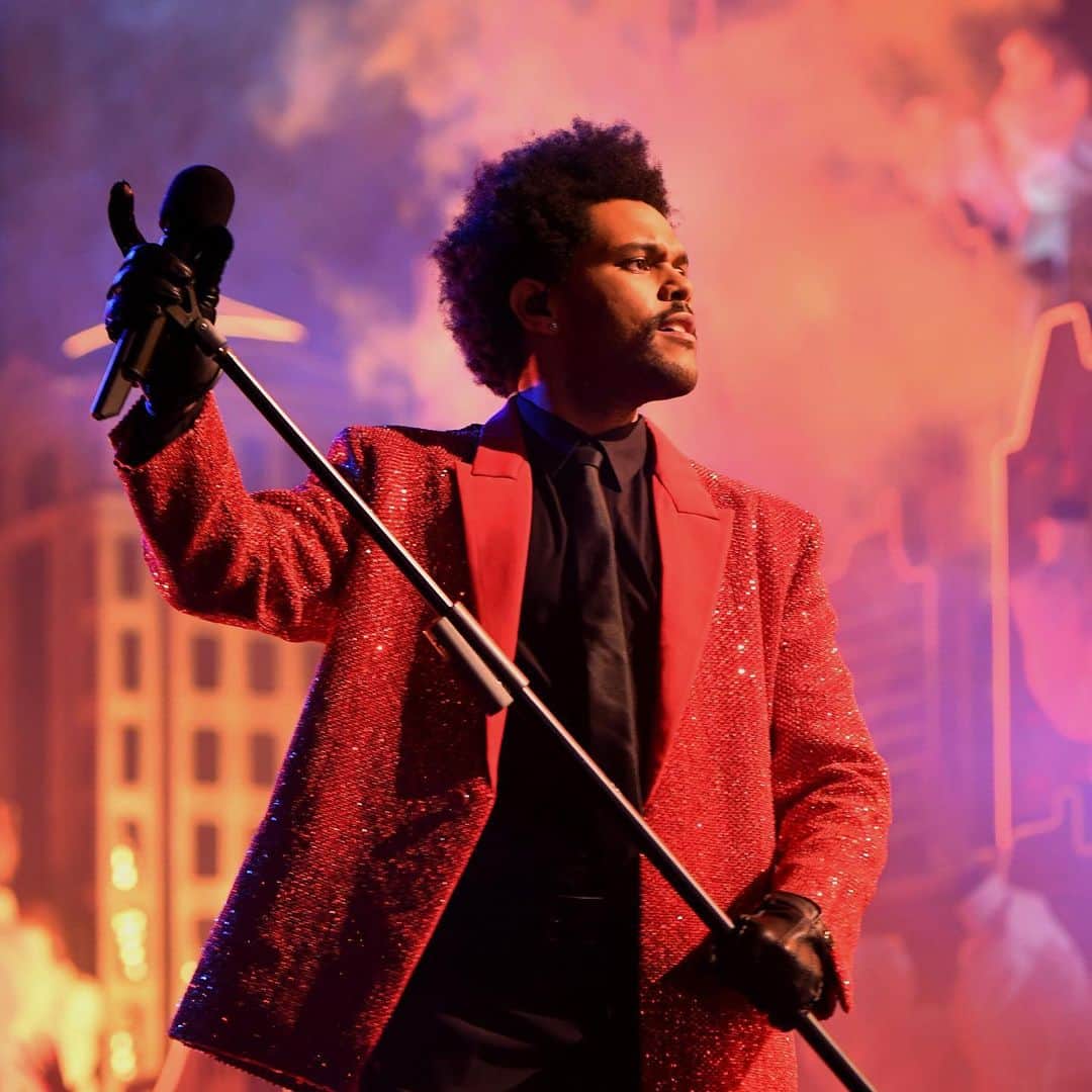 E! Onlineさんのインスタグラム写真 - (E! OnlineInstagram)「Blinded by the lights is one way to put it. Give us your thoughts on The Weeknd's #SuperBowl performance if you're willing and Abel. ⬇️ (📷: Getty)」2月8日 10時48分 - enews