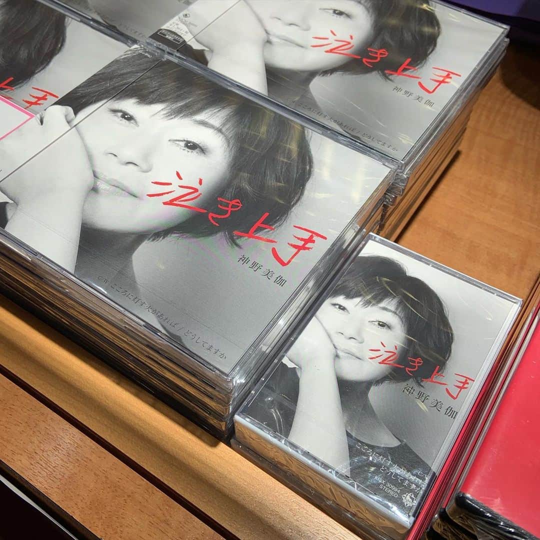 神野美伽さんのインスタグラム写真 - (神野美伽Instagram)「新歌舞伎座千秋楽  シングルのカセットテープはこの「泣き上手」で製造が終わります！ 次のシングルからはCDのみの製造です。 貴重な最後のカセットテープ是非記念に如何でしょうか？」2月8日 10時55分 - mika_shinno_japan