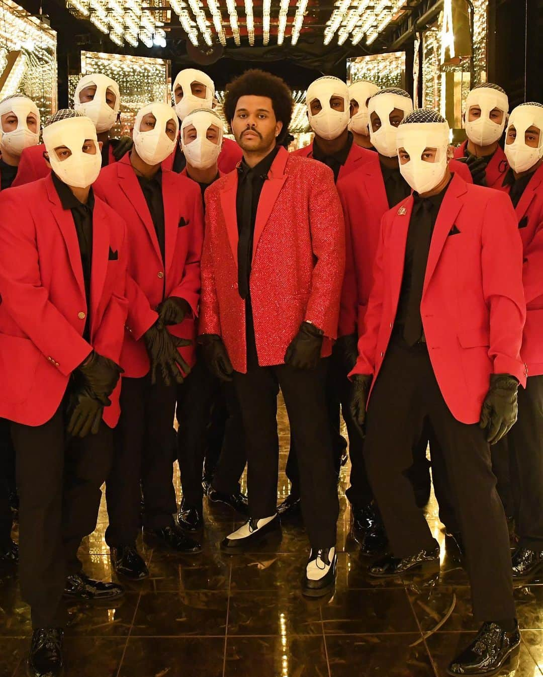 Harper's BAZAARさんのインスタグラム写真 - (Harper's BAZAARInstagram)「#TheWeeknd’s face bandages made an appearance during his explosive Super Bowl halftime show, but this time they covered the dancers’ faces (swipe to see). Head to the link in our bio to find out why the singer has displayed this eerie and, at times, gory aesthetic through his appearances, performances, and visuals over the last year.」2月8日 10時57分 - harpersbazaarus