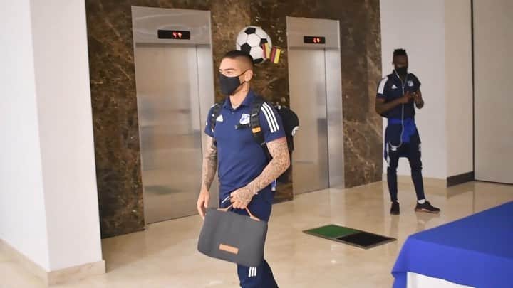 サッカー コロンビア代表チームのインスタグラム：「🎥 ¡Se va completando el grupo! 👊  Los jugadores de @millosfcoficial dijeron presente en nuestra concentración en Barranquilla 👋  #VamosColombia 🇨🇴」