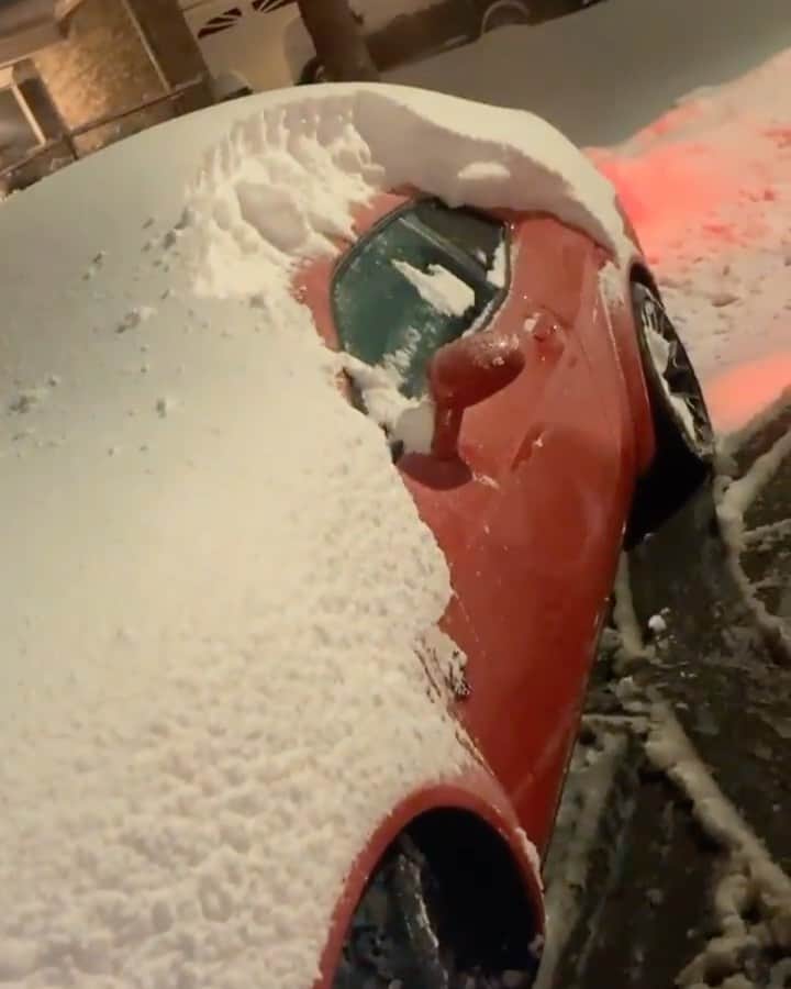 ファンクマスター・フレックスのインスタグラム：「I know I gotta stop leaving them cars in the snow! IM I THE ONLY ONE THAT FORGETS? @dodgeofficial」