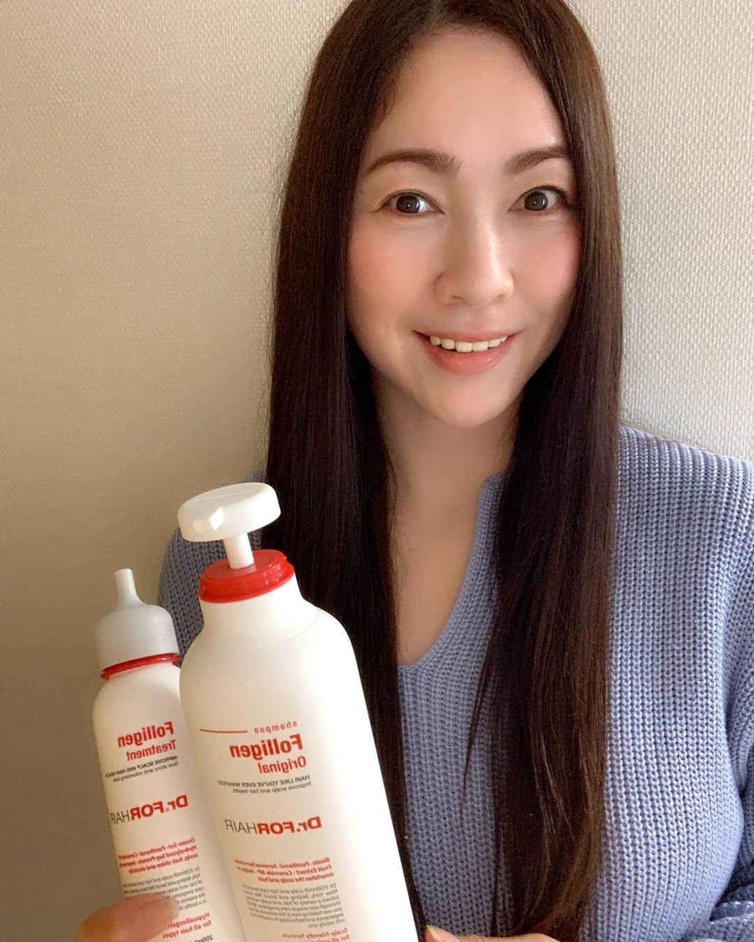 田中悦子さんのインスタグラム写真 - (田中悦子Instagram)「日本で大ヒットした韓国ドラマ🇰🇷愛の不時着で人気のヒョンビンがイメージキャラクターのヘアケアブランド @dr.forhair_jp   韓国のドラッグストア、オリーブヤングなどで年間売り上げ連続一位を取るほど有名なヘアケアブランドですよ❣️👍⠀ ⠀ 特徴としては、 頭皮や髪を洗浄し、髪にボリューム、ハリやコシを与えます。 スカルプシャンプーなのに きしまないし、香りも高級な香水のようで洗いながら癒される😍⠀ ⠀ ドライヤーの時、指通りも滑らかで 頭皮もスッキリ感がある！ 何より香りもしばらく持続して 髪がボリュームアップしたのに感動した❣️⠀ ⠀ ボリュームダウンし始めた 方、男女問わずおすすめしたい❣️  #ドクターフォーヘア  @dr.forhair_jp  #ヘアケア #シャンプー #スカルプシャンプー #頭皮すっきり #韓国シャンプー #ヒョンビン #drforhair  #髪にも運命の出会い」2月8日 11時13分 - etsuko.reborn25