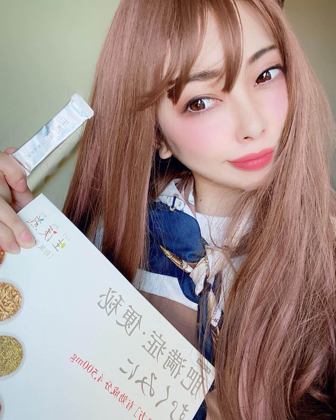 のインスタグラム：「防風通聖散買ってみたよ！ 50パーオフだった✨❤️❤️❤️ 初売りで何もかわず、ガキ使のガチャを引き〜通販で気になるものを頼んでしまいガチな私。笑笑🤣💦  とりあえず太りすぎたのでダイエット漢方⭐️⭐️⭐️ いえーい💕💕💕きたぜぇ！！💕💕💕  あっ！どもズラand肥満症です🥲💦ぴえん💦💦💦  今回の美活はこちら✨💁‍♀️ 代謝 利尿 燃焼 代謝の4つに効くらしい！！ デトックス、ダイエット、痩せやすい体作りっ！！ そんでもって吹き出物にもいいときたら試しがいするよね🤣💦えへへへへ！テヘペロ🐶🤣  痩せたいし、肌荒れ、直したいし、必死か！！ワラ  漢方って健康にもいいよね✨❤️まずはこちらを飲み切ってみたいもおもいます💁‍♀️  漢方はサラサラで粒状ではないのでわりと飲みやすい！味は漢方特有の味だから苦手でなければ今安いから試して見るのもありかも！！ またこちらの漢方は続けて飲んでレポートするね！！  ぽっこりお腹のぽっちゃり女子の自己満記録でしたぁ！！ワラ　まぢ痩せないと🐷  ﻿ https://jf-d.jp/sp/lp/shokansen_ig_coupon/?argument=acrYmmnJ&dmai=Wbo_jf1402_200928&rosso=605_6bc9aae872f2fb29d22a90aa661d8ced5a2f58ae  防風通聖散 https://ac.introhug.work/kfd2402bB5k5b55b/cl/?bId=Ve07fb75  #ニキビ #防風通聖散 #ダイエット #diet#漢方ダイエット #ダイエット漢方 #ダイエット薬 #supplement #すっきり #便秘改善 #ぽっこりお腹#漢方 #ぽっちゃり #オルチャン  #むくみ　#kfashion #韓国ファッション#韓国メイク #💊#美容グッズ#美容好き #デトックス#冷え性#代謝アップ#インフルエンサー#PR #内側から綺麗に #健康#美容垢#モニターモデル  @bouhutusyosan_official」