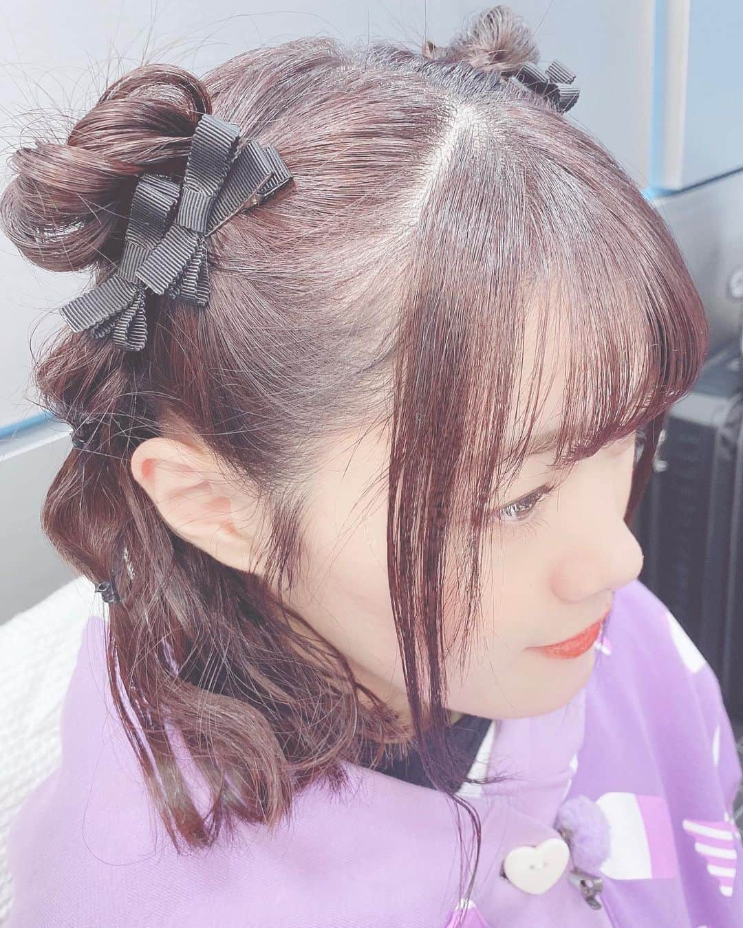 長谷川玲奈のインスタグラム：「ミニ紫杏スタイル🐶 ヘアメイクさんすごすぎる！ ちゃんとリボンもしてるんだよ🎀 #紫杏ちゃん尊い #電音部 #犬吠埼紫杏 #声優」