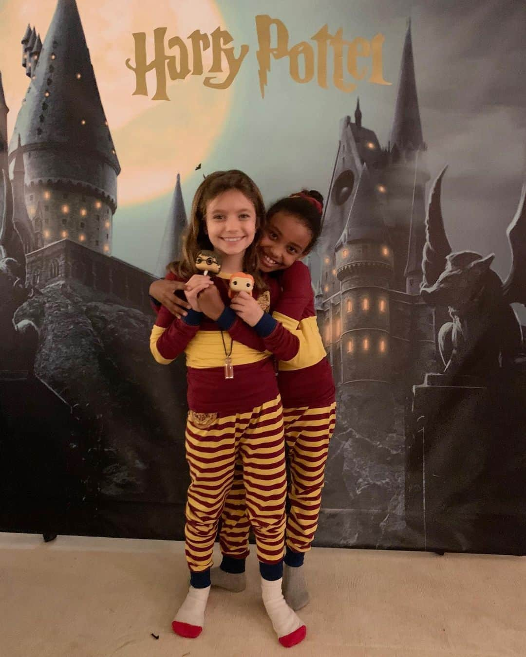 ラウラ・パウジーニさんのインスタグラム写真 - (ラウラ・パウジーニInstagram)「8 febbraio 2021 8 anni insieme a te Paola. Nella vita la bacchetta magica di Harry Potter non esiste ma non avere mai paura e cresci come stai facendo: felice, curiosa, attenta, educata...sei tu che deciderai se renderla speciale o meno e noi saremo al tuo fianco per accompagnarti, appoggiarti e sostenerti, sempre. Buon Compleanno Fragolina. Mamma e Babbo ❤️  8 de febrero de 2021 8 años contigo Paola. En la vida real la varita mágica de Harry Potter no existe, pero nunca tengas miedo y crece como lo estás haciendo: alegre, curiosa, atenta, educada ... eres tú quien decidirá si hacer tu vida especial o no y nosotros estaremos a tu lado para acompañarte, apoyarte y sostenerte, siempre. Feliz cumpleaños "Pequeña Fresa". Mamá y Papá ❤️  February 8, 2021 8 years with you Paola. Harry Potter’s magic wand doesn’t exist in real life, but don't  be afraid, continue growing up just as you are: happy, curious, attentive, polite ... it is you who will decide whether to make your life special or not, and we will be by your side to accompany, support, and sustain you, always. Happy Birthday "Little Strawberry". Mom and Dad ❤️  8 de fevereiro de 2021 8 anos com você Paola. Na vida, a varinha mágica do Harry Potter não existe, mas nunca tenhas medo e cresce como já estas fazendo: alegre, curiosa, atenciosa, educada... É você quem escolherá se fazê-la especial ou não é a gente vai estar ao seu lado para te acompanhar, te apoiar y te agarrar, sempre. Feliz aniversário pequena! Mamãe e Papai ❤️  8 février 2021. 8 ans avec toi Paola. Dans la vie, la baguette magique d'Harry Potter n'existe pas, mais n'aie jamais peur et grandis comme tu le fais : heureuse, curieuse, attentive, éduquée... c'est toi qui décideras de la rendre spéciale ou non et nous serons à tes côtés pour t'accompagner, t'épauler et te soutenir, toujours.  Joyeux anniversaire "Ma Petite Fraise".  Maman et Papa ❤️  #buoncompleanno #happybirthday   Photo @andrea.mennella」2月8日 11時33分 - laurapausini