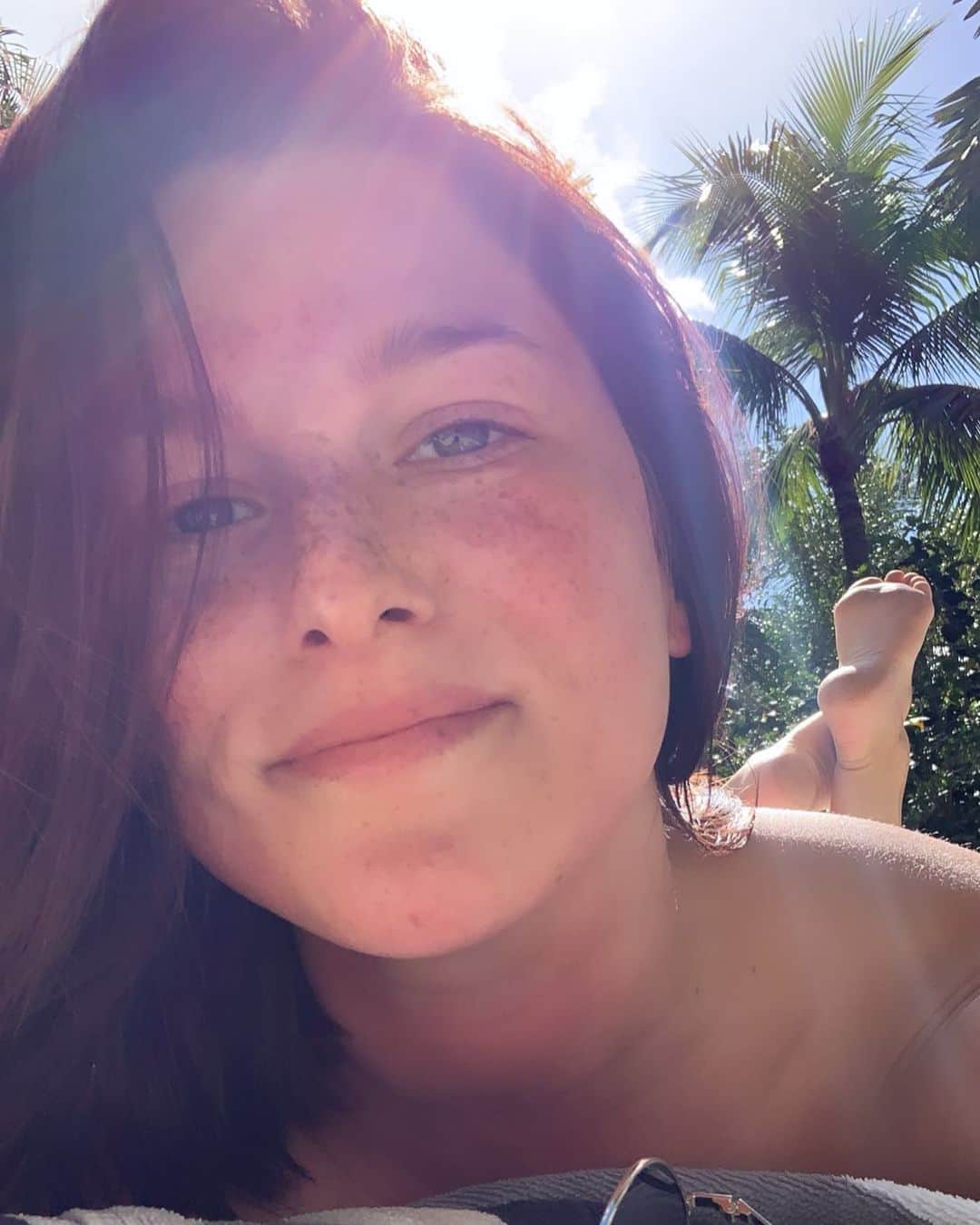 キャサディー・ポープのインスタグラム：「Back in frigid Nashville... heart’s still on Captiva Island though 🌞」
