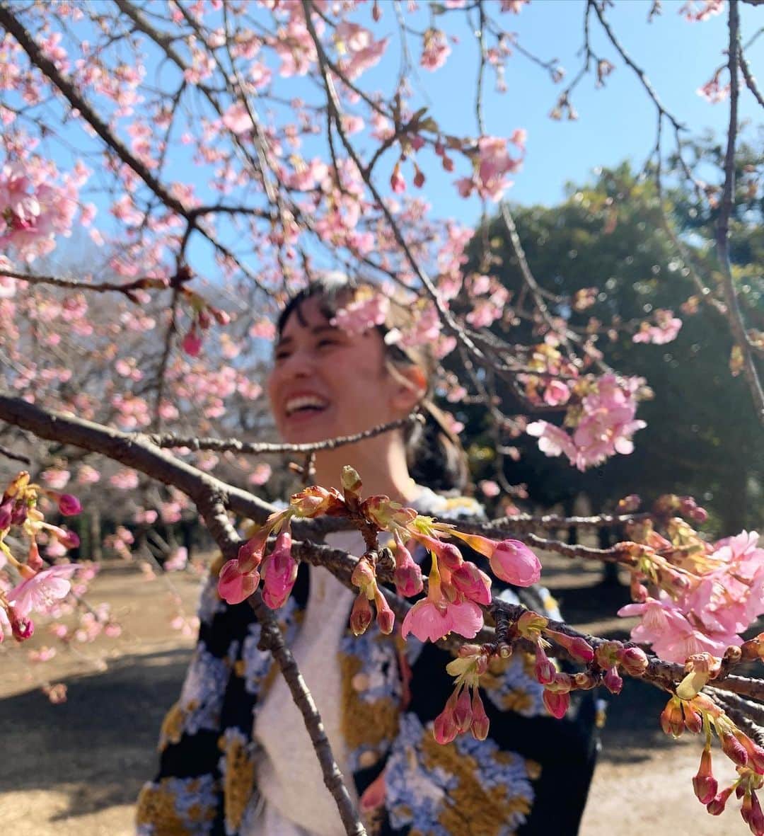 持永真実のインスタグラム：「. いつかの、うめとまーみん🌸  ピントはお花に合いました🤣」
