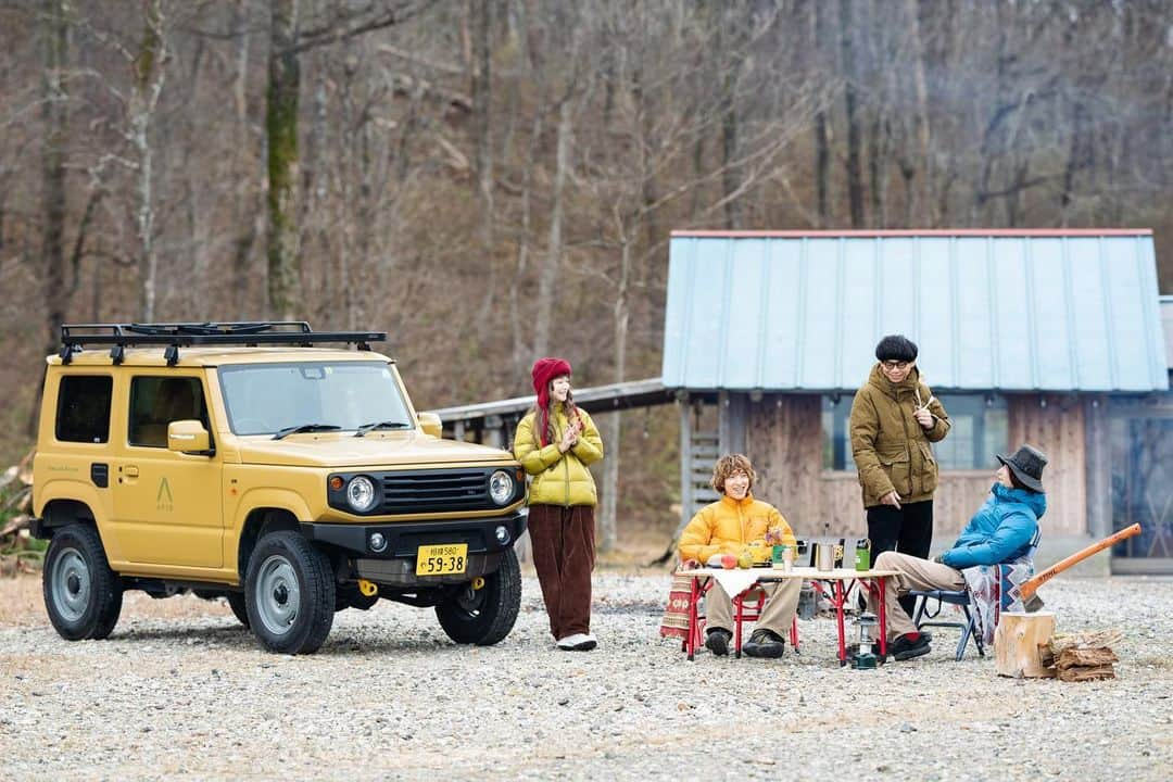 砂川一黄のインスタグラム：「「ランドネ」2021年3月号にCzecho No Republic登場してます! 森配信ライヴのインタビューやカスタムジムニーの紹介コーナーなどで掲載されていますので是非チェックしてみてください  キャンプ欲とカスタムカーの所有欲が高まりました イイなぁジムニー… #ランドネ #czechonorepublic #camp #jimny #ジムニー #suzuki」