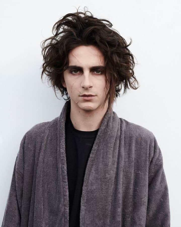 Vogue Beautyさんのインスタグラム写真 - (Vogue BeautyInstagram)「For one of the best #SuperbowlSunday transformations, take a first look at @TChalamet as Edward Scissorhands' son in the new @Cadillac ad. Tap the link in our bio to read the exclusive interview with Timothée Chalamet. Photos by @julian_ungano.jpg」2月8日 3時00分 - voguebeauty