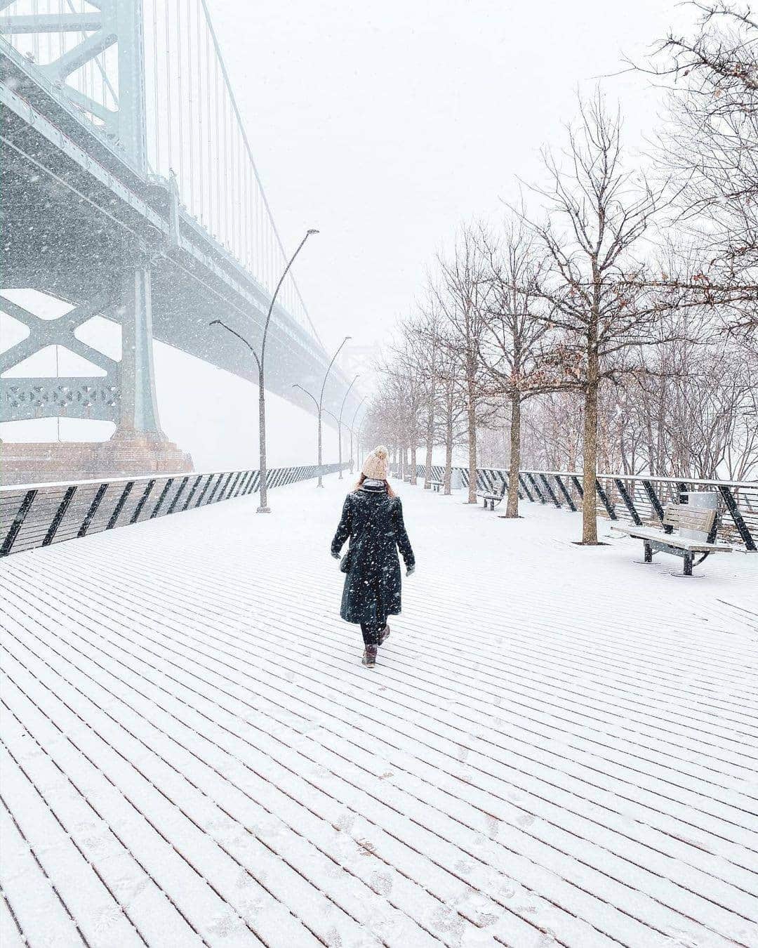 Visit The USAさんのインスタグラム写真 - (Visit The USAInstagram)「"When life hands you a winter wonderland, you walk in it. ❄️" Race Street Pier in Philadelphia, Pennsylvania is a beautiful place to see city views - even when it is snowing! The Pier was built so visitors could have an outdoor space to enjoy by the Delaware River.   Where is your favorite place to go when it snows?  #VisitTheUSA 📸 : @kylehuff」2月8日 3時01分 - visittheusa