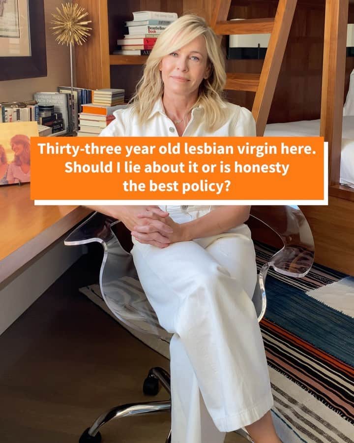 チェルシー・ハンドラーのインスタグラム：「I’m back for a second round to answer your questions that you should really be directing towards a therapist. Catch my stand-up special Evolution streaming now on @hbomax for more medical advice. Let’s dive in. 🍊」