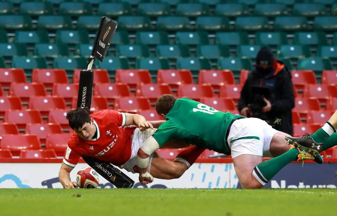 ワールドラグビーさんのインスタグラム写真 - (ワールドラグビーInstagram)「Not a bad way to bring up your first #SixNations try 😯  #rugby #rugbygram #WALvIRE #Wales @lrzammit」2月8日 3時33分 - worldrugby