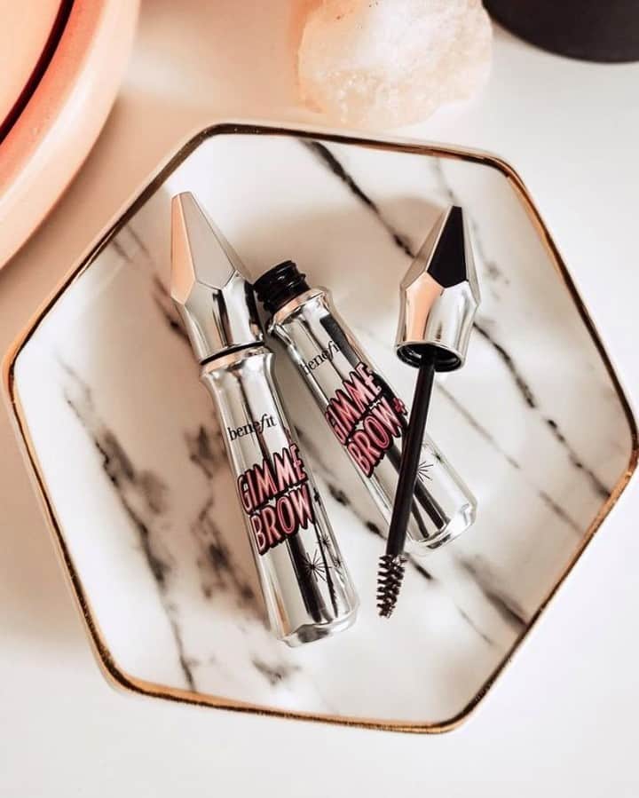 Benefit Cosmetics UKさんのインスタグラム写真 - (Benefit Cosmetics UKInstagram)「Because two is always better than one 😍 Gimme Brow+ volumises, tints and tames brows for a buildable, natural-looking brow 💫」2月8日 3時34分 - benefitcosmeticsuk