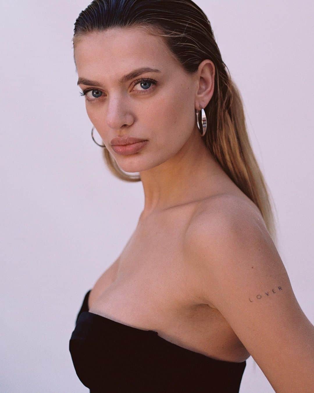 ブレッヒェ・ハイネンのインスタグラム：「L O V E R」