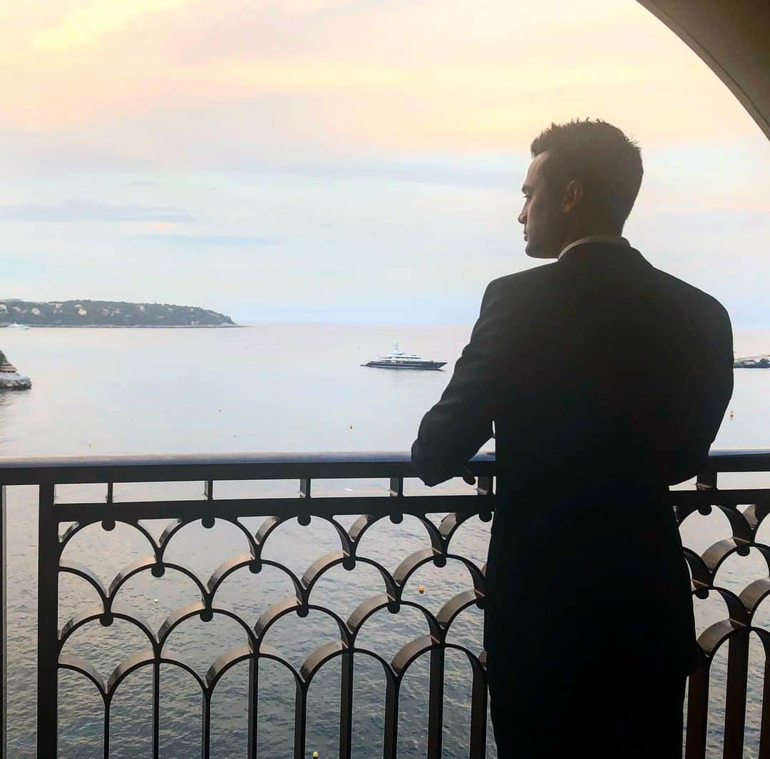 ジェームズ・ラファティのインスタグラム：「HBD @stephencolletti enjoy the view old man 🕺🏻🍻🖖🏼🐿」