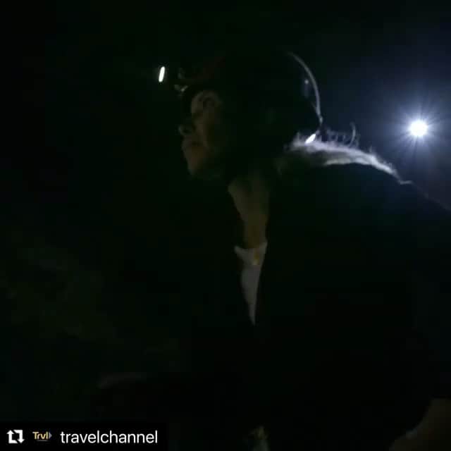 ブライス・ジョンソンのインスタグラム：「Would you do it?? 😱😱😱  Be safe, @mireyamayor! 😩 Stream an all-new Expedition Bigfoot right now on @discoveryplus. #TRVLBigfoot  #Repost @travelchannel with @make_repost ・・・」