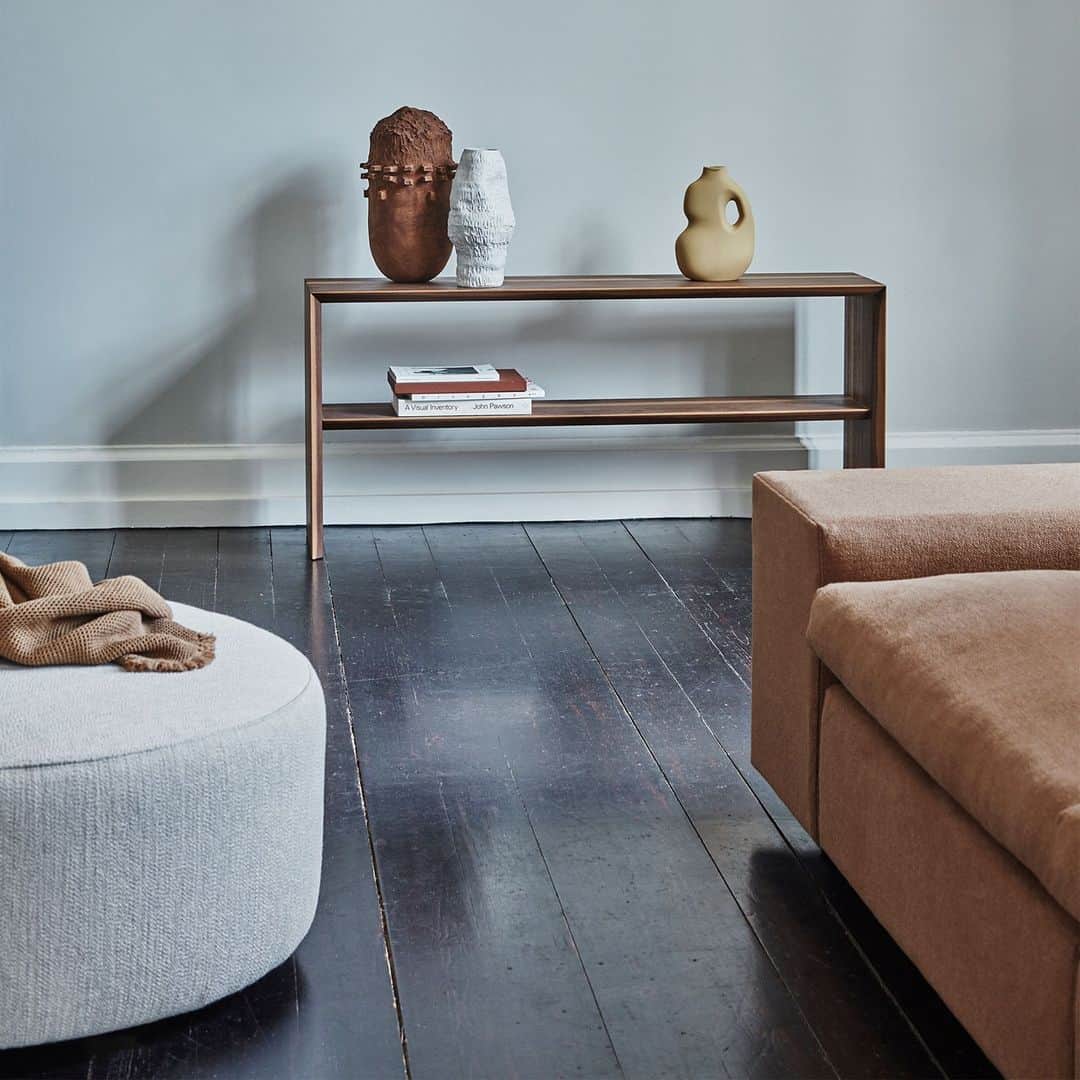 eilersenのインスタグラム：「Kant console table with Wheel footstool⁠ •⁠ •⁠ •⁠ #eilersen #kant #eilersenfurniture #myeilersen #interiordesign #homedecor #sofa #danishdesign #inredning #finahem #interiorlovers #interiordesign #modernliving #minimalism #nordiskehjem #nordicinspiration #nordicliving #craftsmanship #luxurylifestyle #boligindretning #designinterior #livingroominspo #boliginspiration #softminimalism #hemindredning #schönerwohnen #nordicminimalism」