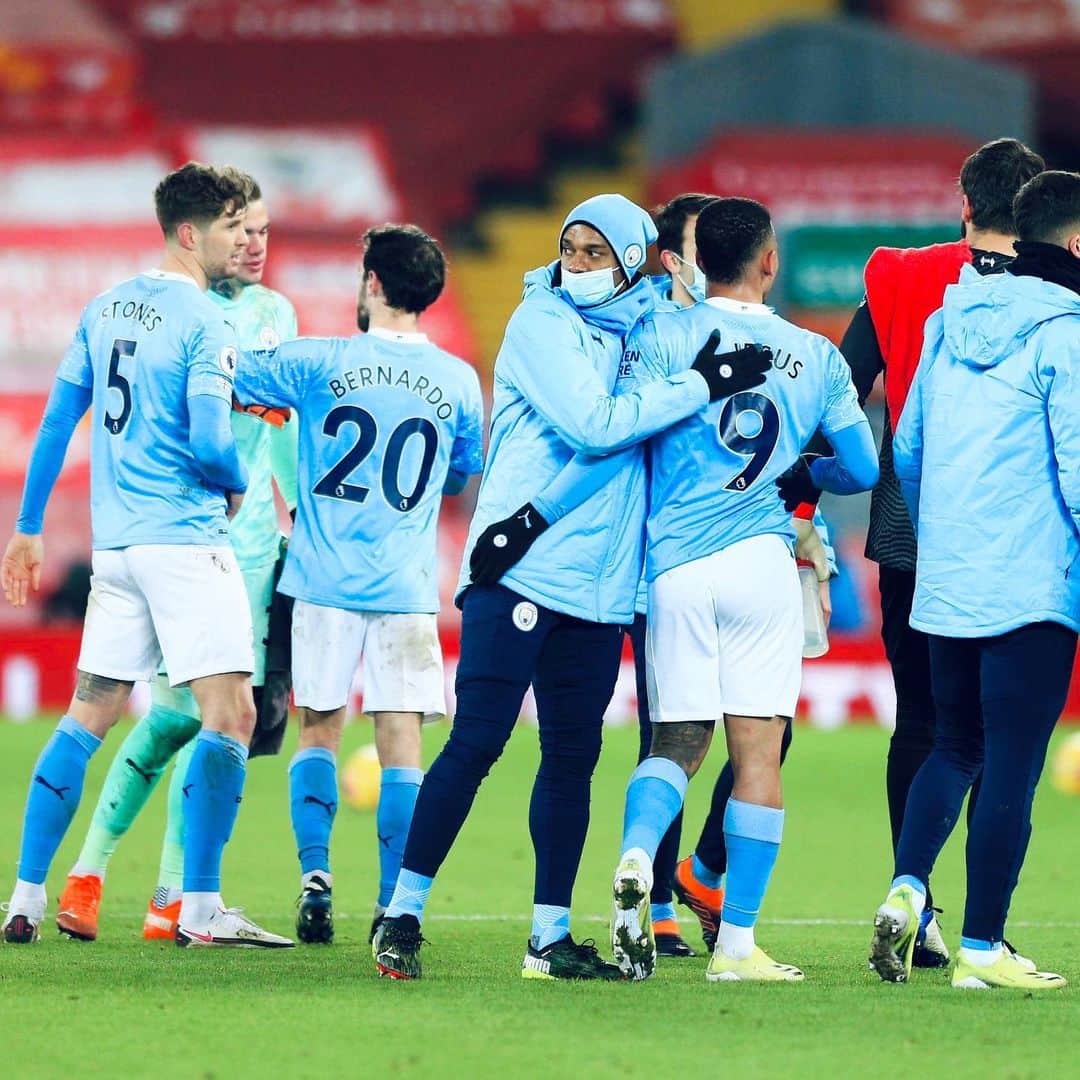 フェルナンジーニョのインスタグラム：「Excellent team performance today. Glad to get the 3 points. Focus on Wednesday now. 💪🏾💪🏾」