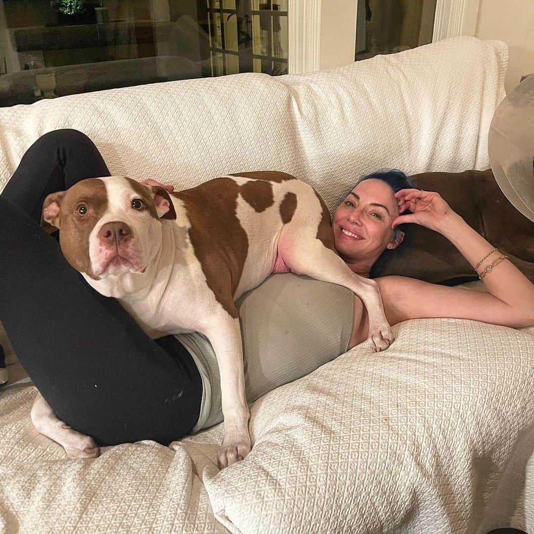 ウィットニー・カミングスのインスタグラム：「Is this more of a post for OnlyFans or...」