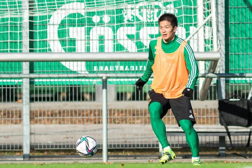 北川航也のインスタグラム：「⚽️💚🤍 @red_ring_shots @skrapid1899   #futurez #foreverfaster #drivethemcrazy  #北川航也」