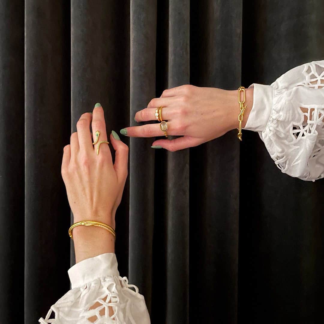 ジュリーサンドラゥさんのインスタグラム写真 - (ジュリーサンドラゥInstagram)「Beautiful mix of Boa, Link, Bamboo and Fina✨  . . . #juliesandlau #juliesandlaujewelry #jewelry」2月8日 4時31分 - juliesandlau