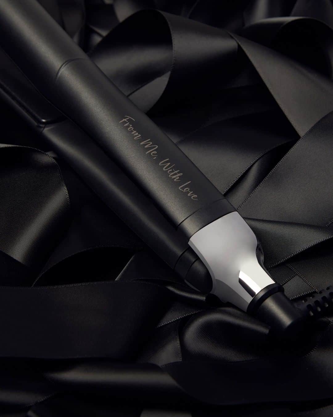 ghd hairさんのインスタグラム写真 - (ghd hairInstagram)「Listen up, FREE personalisation on stylers and hairdryers ends soon 👀 You deserve a ghd tool with your name on it, just sayin' 💁‍♀️  #ghd #goodhairday #feeltheheat #personalisedtools #personalisedgifts」2月8日 4時39分 - ghdhair