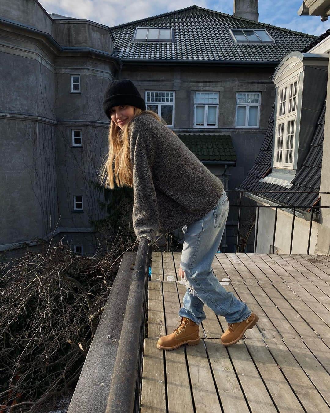 ペニーレ・タイスベックのインスタグラム：「Less than two weeks until we move into our dream house🤍  I can’t even explain how excited we are to finally settle in after we’ve been working on it for almost a year 🙈♥️」