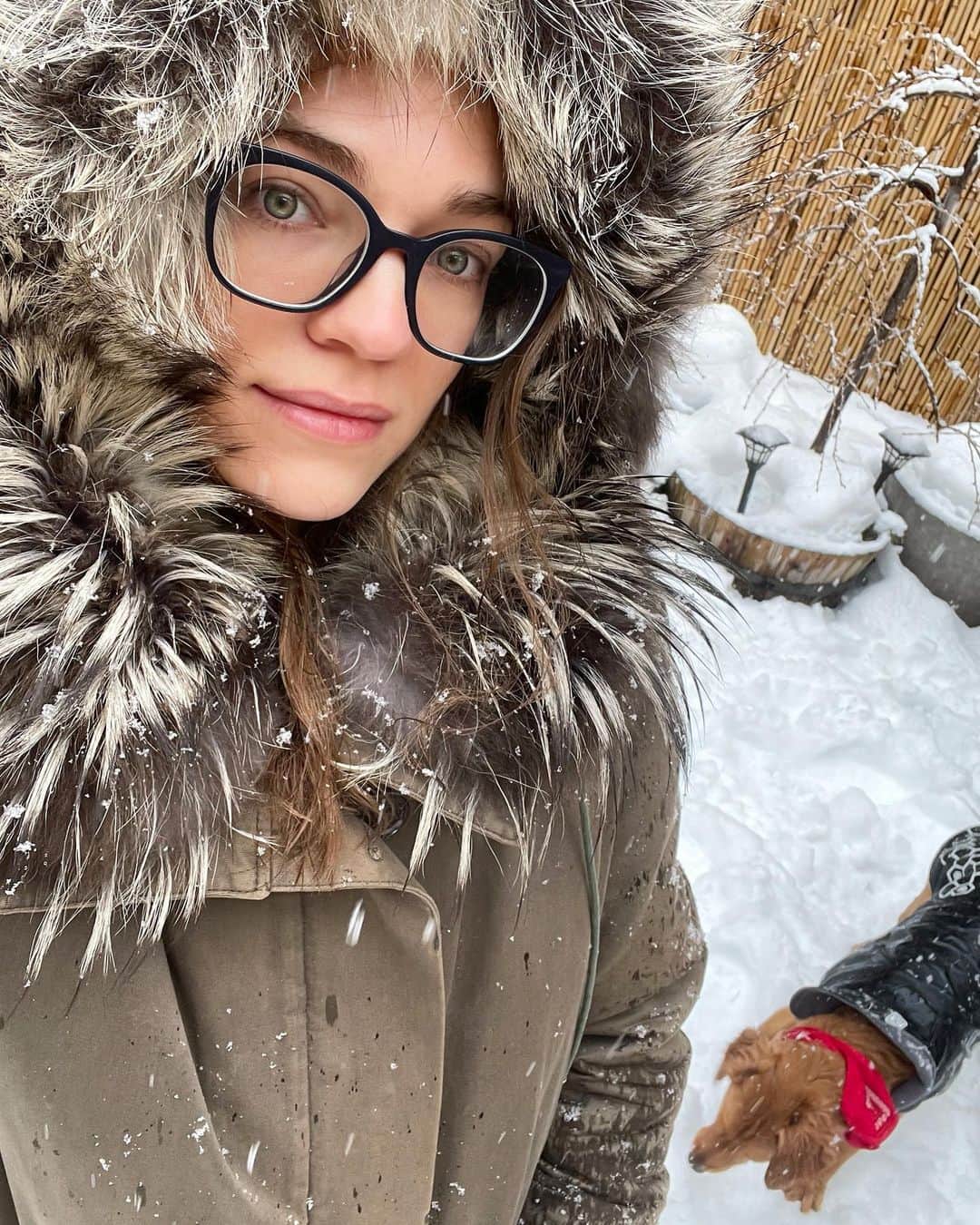 サマンサ・グラドヴィルのインスタグラム：「Woke up to a snowstorm ❄️ #nyc #snowday #issavibe」