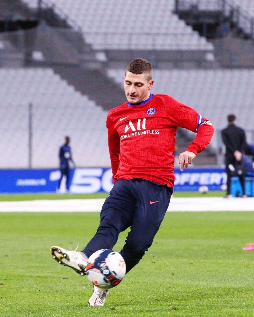 パリ・サンジェルマンFCさんのインスタグラム写真 - (パリ・サンジェルマンFCInstagram)「@marco_verratti92 is 🔙🦉 . 🔴🔵 #Classique #OMPSG #AllezParis #ParisSaintGermain #PSG #Verratti」2月8日 4時59分 - psg