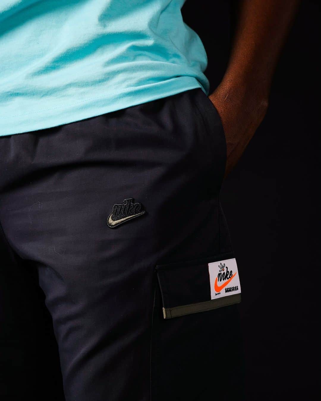 Foot Lockerのインスタグラム：「Woven construction and a relaxed fit. #Nike solar pants available online.」