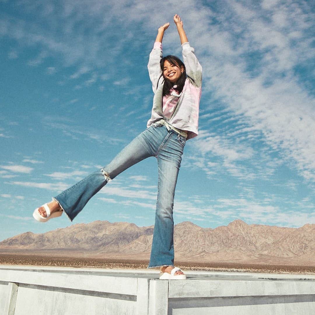 American Eagleのインスタグラム：「Feeling fresh 😁 in tie-dye graphics and high-waisted flares.」