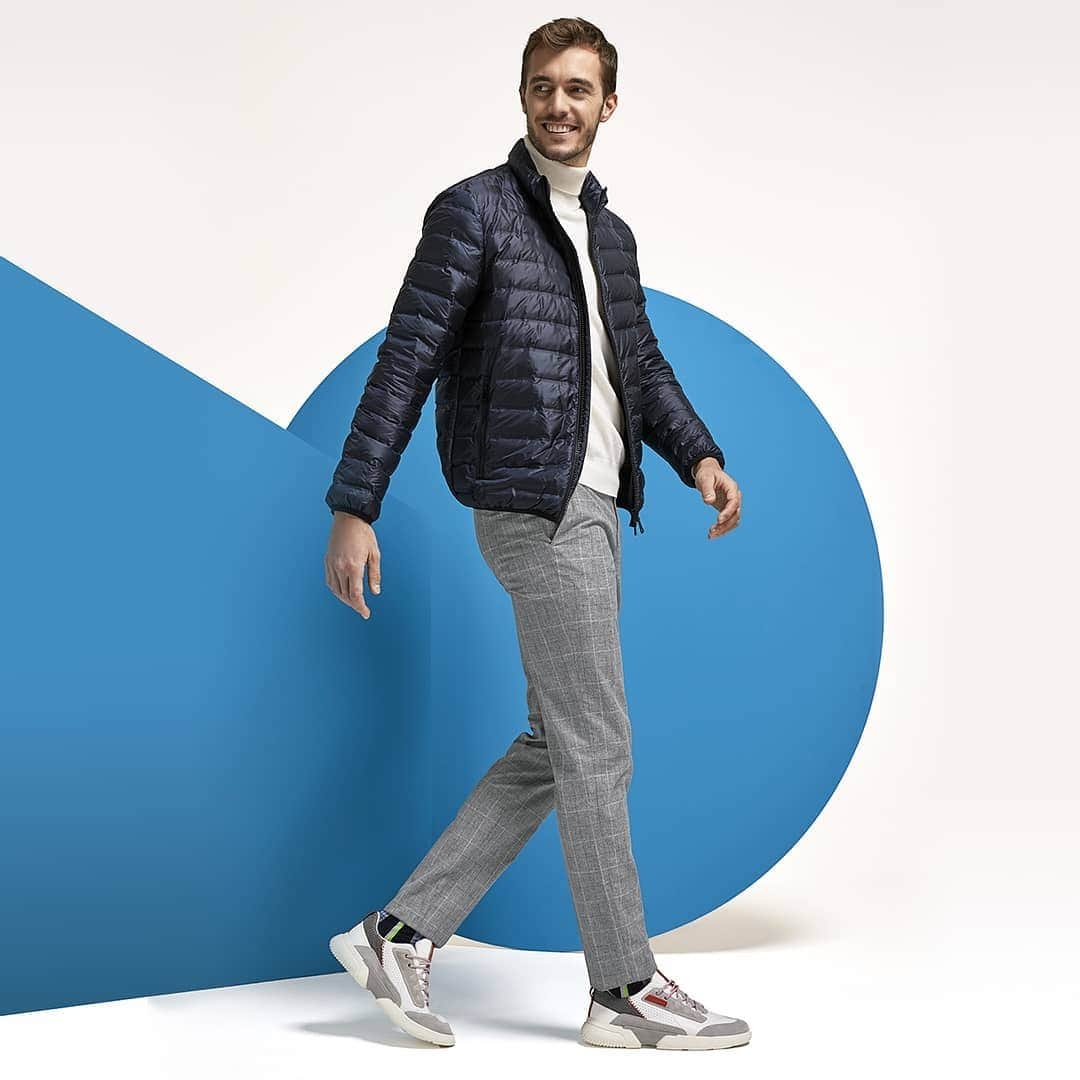 ジェオックスのインスタグラム：「Design for the man on the move.  Do it in style and live in comfort with Geox sneakers and outerwear. ​ ​ ​#geox #geoxshoes #ExpressYourWorlds」