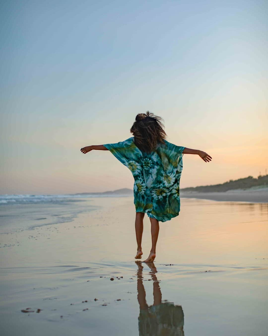 ヤング・ファビュラス&ブロークのインスタグラム：「Sunset in the Cyrilla 🦋 shop new resort arrivals online today ✨ yfbclothing.com #newarrivals #resortwear #yfbclothing #australia」