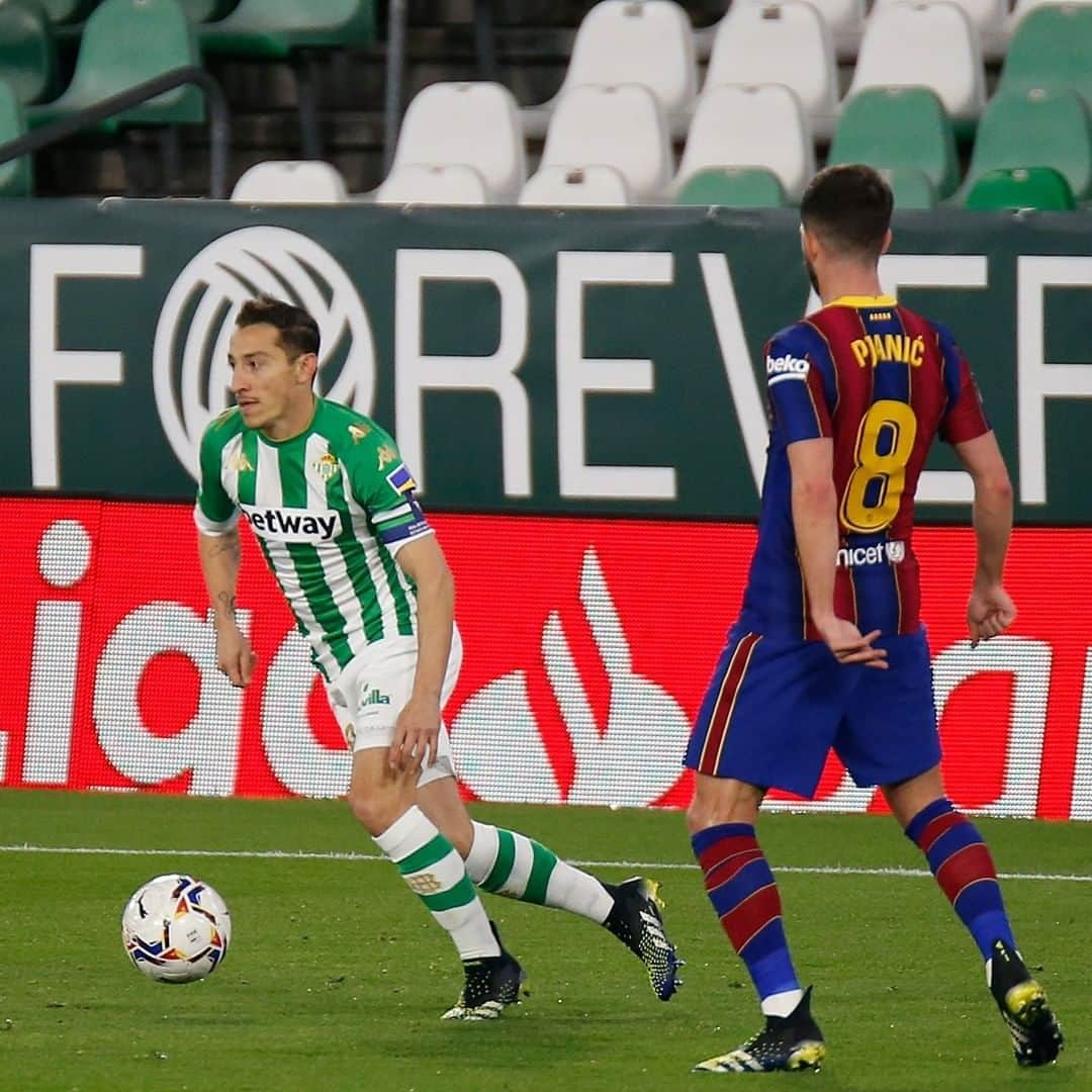 レアル・ベティスさんのインスタグラム写真 - (レアル・ベティスInstagram)「⏱⚽ 15’ 💚⚪ #RealBetisBarça 0-0 🔵🔴  #DíaDeBetis」2月8日 5時16分 - realbetisbalompie