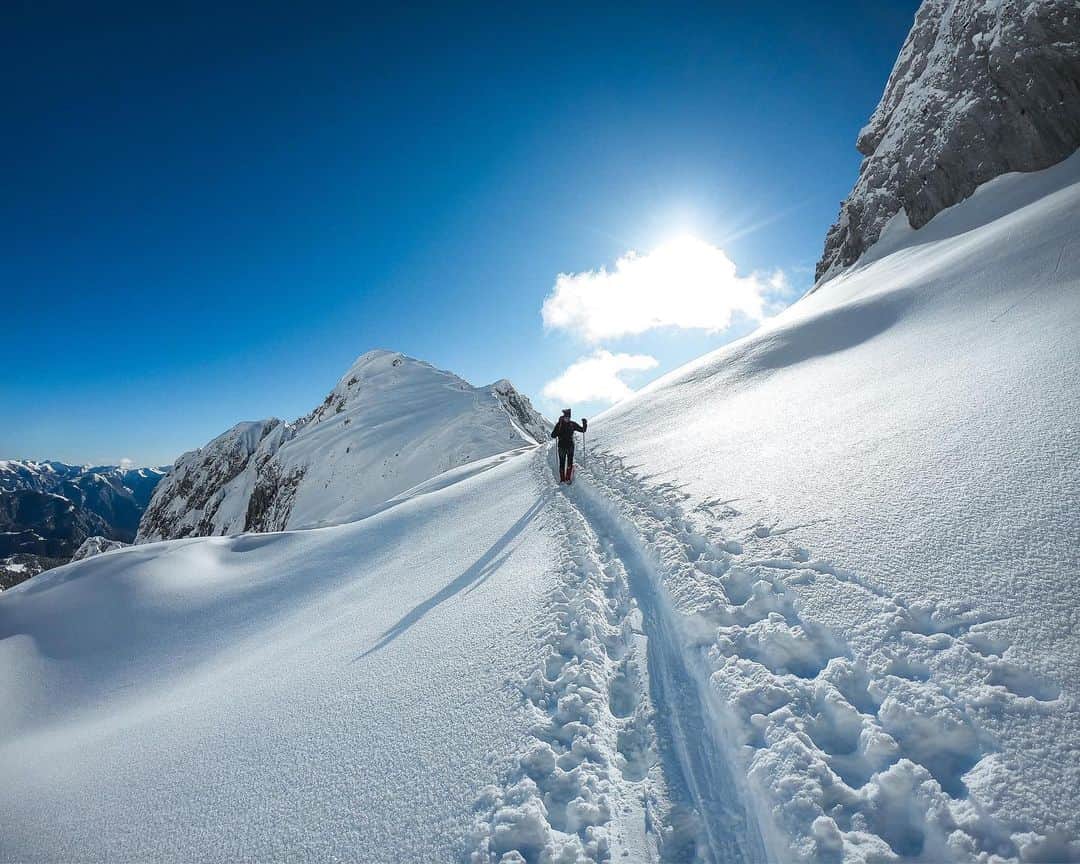 goproさんのインスタグラム写真 - (goproInstagram)「Photo of the Day: Walkin' in a winter wonderland with #GoProAwards recipient @giorgioghezzi ❄️  @goproit #GoProIT #GoPro #GoProSnow #Hiking #Winter」2月8日 5時25分 - gopro