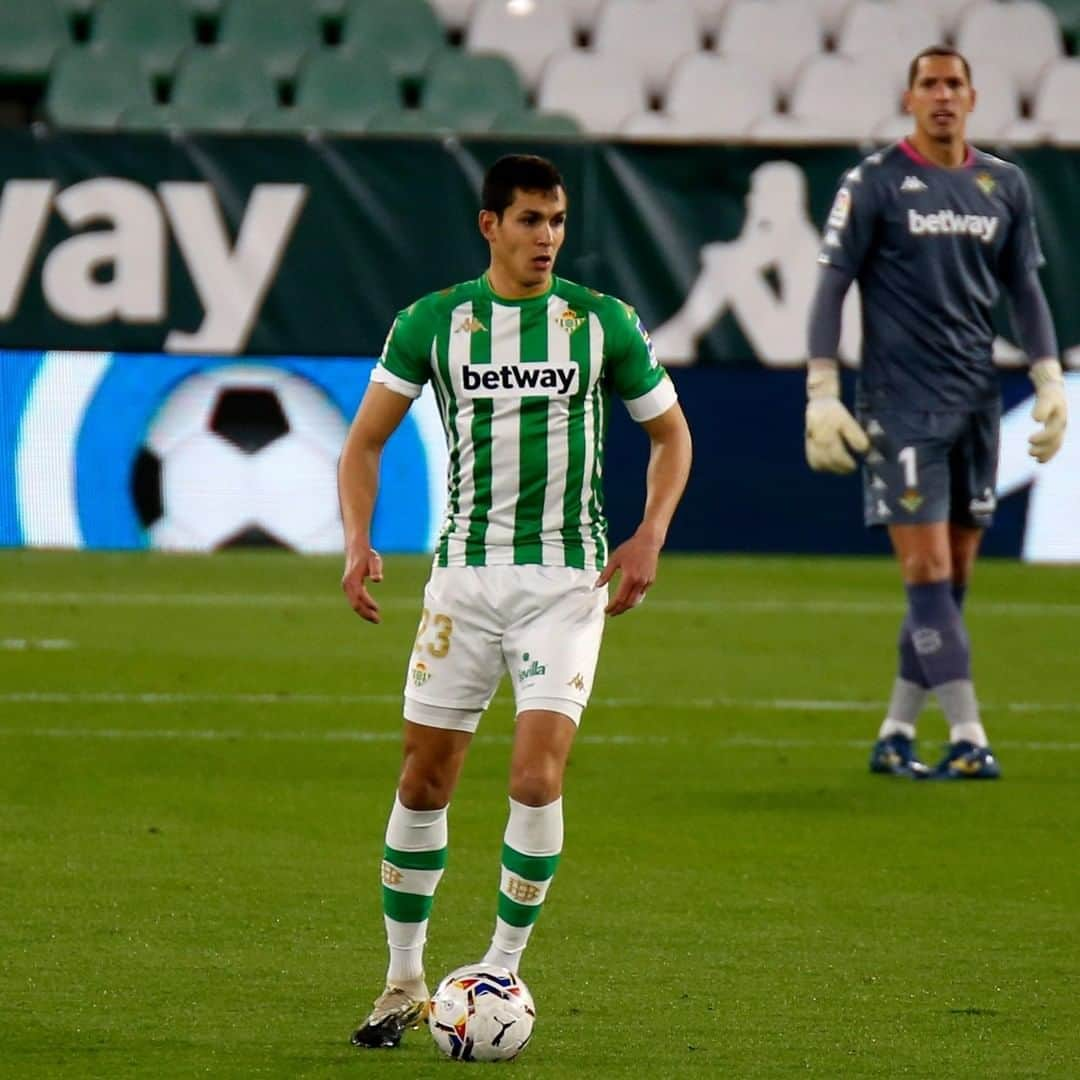 レアル・ベティスさんのインスタグラム写真 - (レアル・ベティスInstagram)「⏱⚽ 30’ 💚⚪ #RealBetisBarça 0-0 🔵🔴  #DíaDeBetis」2月8日 5時31分 - realbetisbalompie