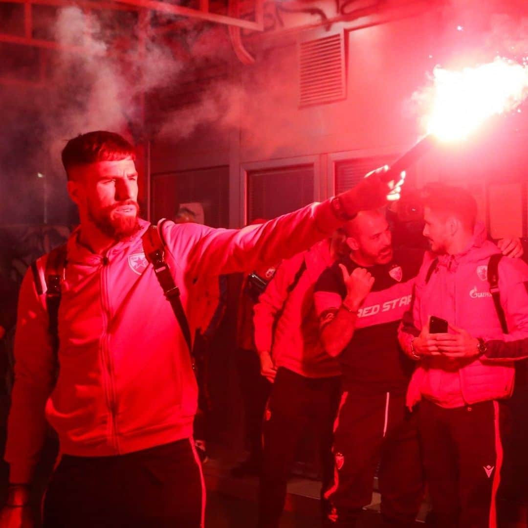 ミロシュ・デゲネクのインスタグラム：「🔴⚪️ zauvek 🔴⚪️」
