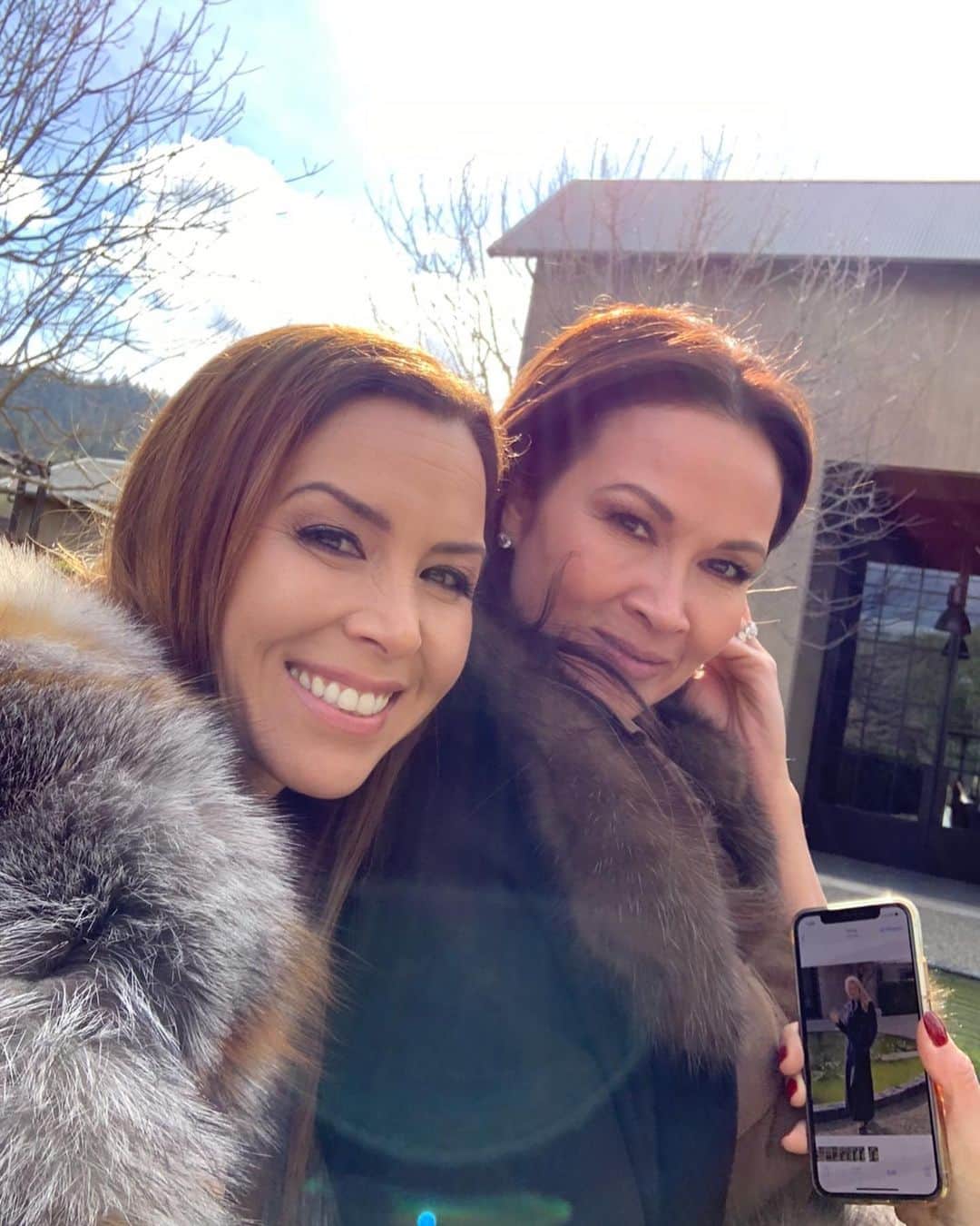 Monique Lhuillierのインスタグラム：「Happy Birthday to my soul sister @bui.simon 🤍 Thank you for sharing your heart, wisdom, spirituality and friendship through the years!! Love you xM」