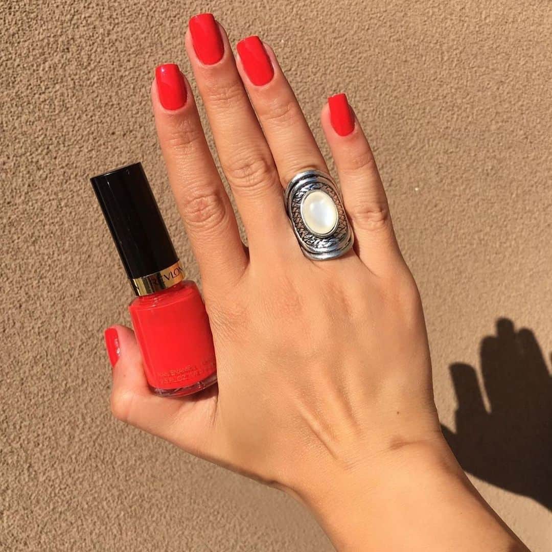 Revlonさんのインスタグラム写真 - (RevlonInstagram)「Who's ready for the big game? We're a fan of matching your polish to your team (or any reason to rock a red nail!) 💅   Some of our current faves in order:  - @lamirinails wears #GelEnvy Polish in Roulette Rush (620) and Sure Thing (510)  - @leo.claws wears #SuperLustrous Nail Enamel in Frankly Scarlet (745) - @claursb wears #SuperLustrous Nail Enamel in Revlon Red (680)  - @kaorhythm_xux wears #SuperLustrous Nail Enamel in Raven Red (721)  - @dehalvesilva wears #SuperLustrous Nail Enamel in Fearless (640)   Who are you rooting for today?」2月8日 6時10分 - revlon