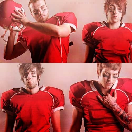 All Time Lowのインスタグラム：「Before we were TikTok stars, we were football stars.」