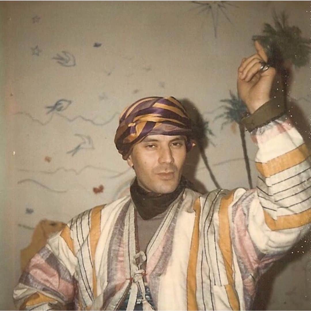 アダムのインスタグラム：「A young Manolo Blahnik in Tangier」