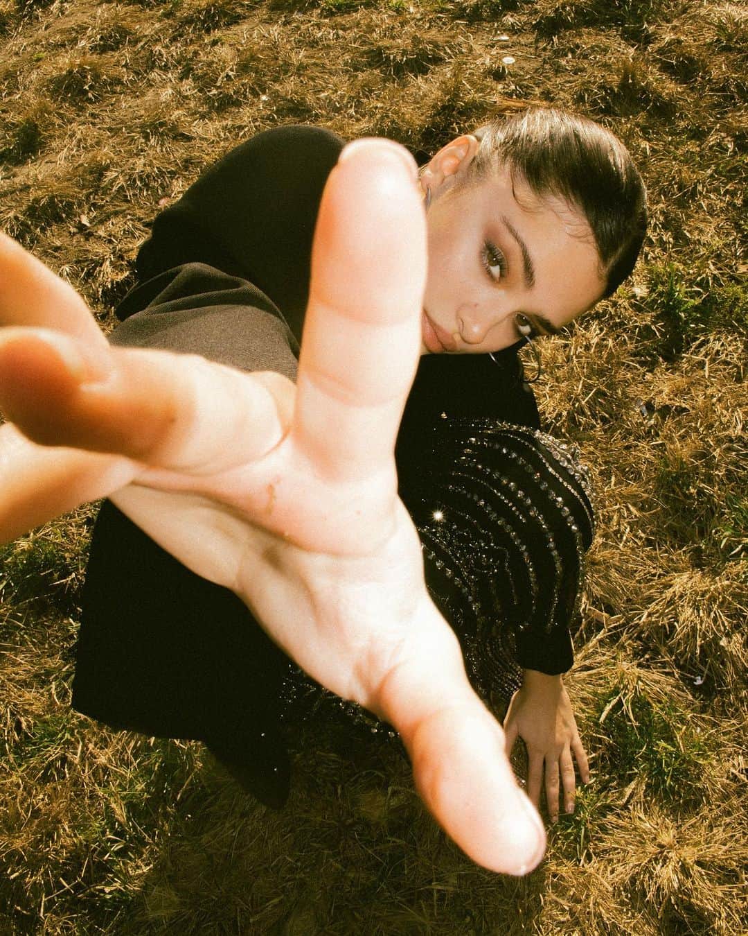 ルナ・ブライズ・ボイドのインスタグラム：「🖤」