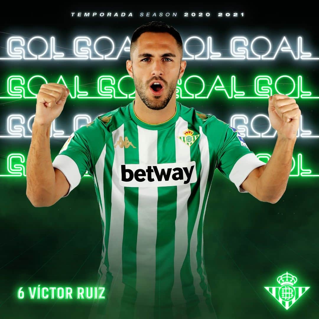 レアル・ベティスさんのインスタグラム写真 - (レアル・ベティスInstagram)「74’ ⏱⚽ ¡¡¡GOOOOOOOOOOOOL!!! 👏👏 ¡¡Gol de Víctor Ruiz!! -- 74’ ⏱⚽️ GOAL! 👏 Víctor Ruiz!!!!  💚⚪ #RealBetisBarça 2-2 🔵🔴  #DíaDeBetis」2月8日 6時36分 - realbetisbalompie