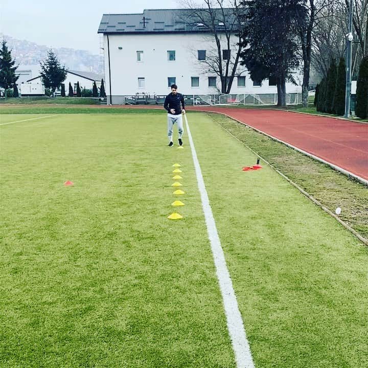 エルヴィン・ズカノヴィッチのインスタグラム：「Results or excuses. Y O U  CHOOSE! 💪🏻」