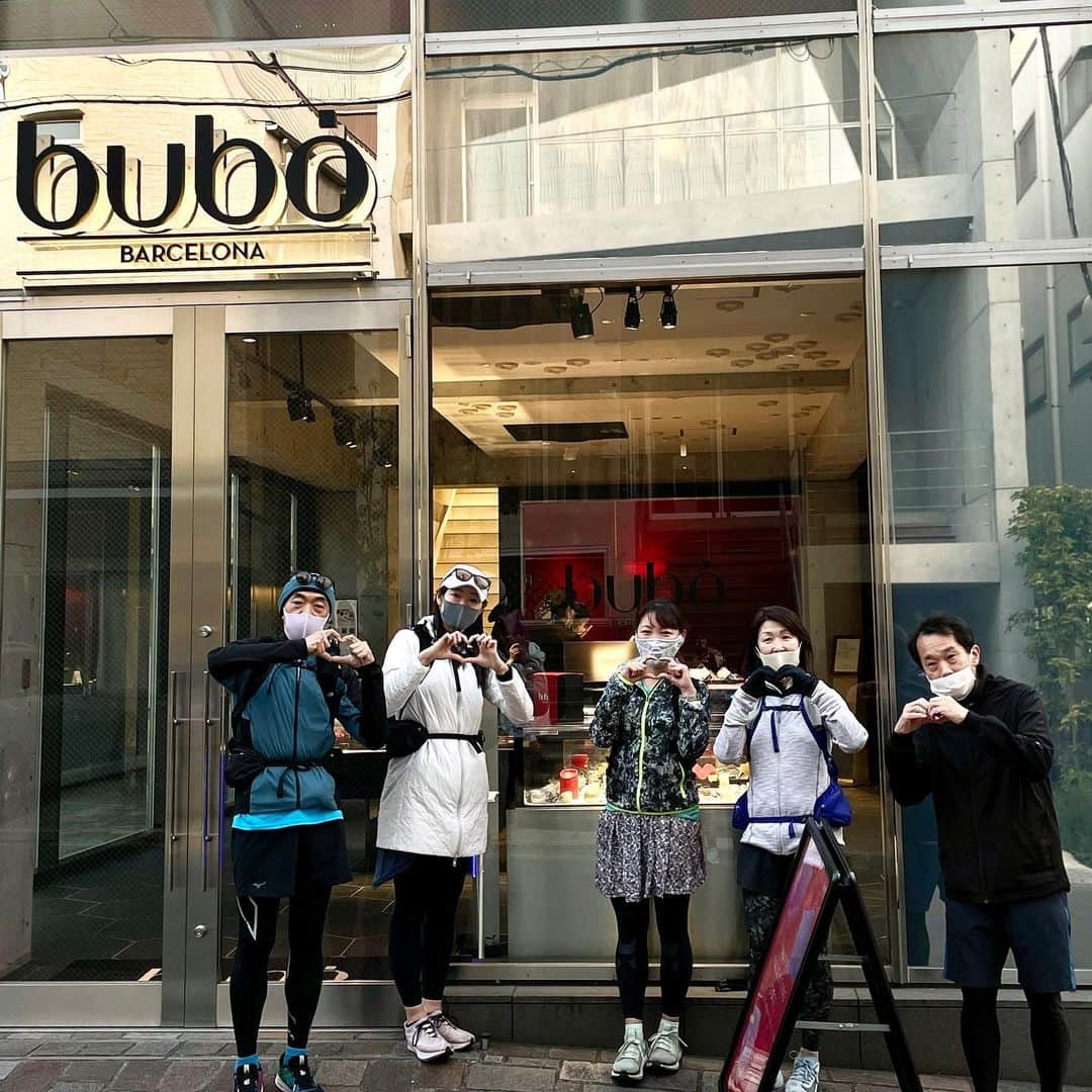 run+さんのインスタグラム写真 - (run+Instagram)「ちょこっと #チョコラン 落書き消しからのー合流🏃🏻‍♀️ 最後は改良湯♨️  #今日も良いランでした  #走った後のご褒美 というより #走りながらご褒美 😂  @rie_05251  2日間楽しかった😍ありがとうございましたー！！  @hitomi.103.run @nishino_3216 晶子さん、林さん、 短い時間でしたが、ご一緒できて楽しかったです♡  #いまわたしができること #runのために今できること #写ラン #写真で伝えたい私の世界 #走れるって幸せ #走れるって当たり前じゃない #ゆるラン #街ラン #街RUN  #ハシリマシタグラム #ハシリマスタグラム #igランナーズ #走るを楽しむ #写ラン  #ランニング好きな人と繋がりたい #ランナーさんと繋がりたい #igランナーズと繋がりたい  #RunForSmile #Runday #RunLovesLife #runstagram @runplus #aday」2月8日 6時31分 - runplus