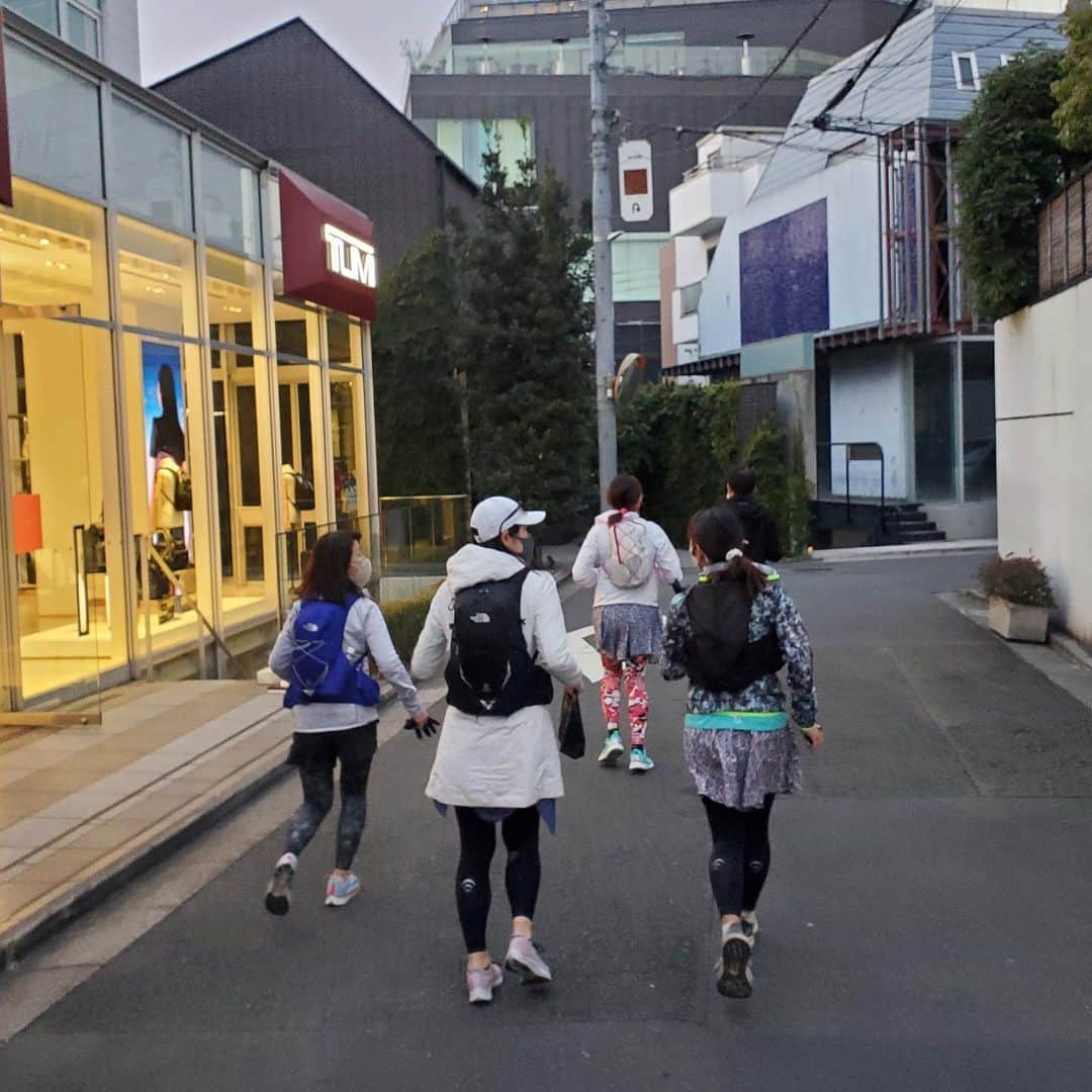 run+さんのインスタグラム写真 - (run+Instagram)「ちょこっと #チョコラン 落書き消しからのー合流🏃🏻‍♀️ 最後は改良湯♨️  #今日も良いランでした  #走った後のご褒美 というより #走りながらご褒美 😂  @rie_05251  2日間楽しかった😍ありがとうございましたー！！  @hitomi.103.run @nishino_3216 晶子さん、林さん、 短い時間でしたが、ご一緒できて楽しかったです♡  #いまわたしができること #runのために今できること #写ラン #写真で伝えたい私の世界 #走れるって幸せ #走れるって当たり前じゃない #ゆるラン #街ラン #街RUN  #ハシリマシタグラム #ハシリマスタグラム #igランナーズ #走るを楽しむ #写ラン  #ランニング好きな人と繋がりたい #ランナーさんと繋がりたい #igランナーズと繋がりたい  #RunForSmile #Runday #RunLovesLife #runstagram @runplus #aday」2月8日 6時31分 - runplus