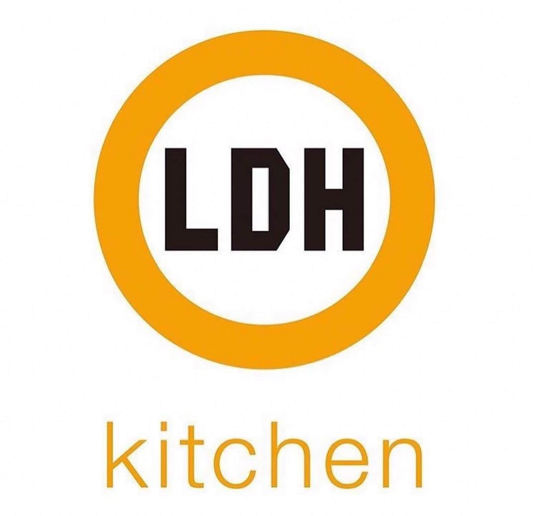 LDH kitchenさんのインスタグラム写真 - (LDH kitchenInstagram)「. 平素はLDH kitchen各店舗をご愛顧いただき、誠に有難うございます。 政府発表の緊急事態宣言に伴うLDH kitchen各店舗営業指針をご案内いたします。 2月8日(月)～3月7日(日)の期間、短縮営業及び臨時休業延長とさせていただきます。 . 営業店舗 下記店舗はソーシャルディスタンス遵守の為、入店、席案内、整列案内など、お客様に感染予防のご協力を頂くことがございます。 . ●居酒屋 三盃 12:00～20:00(LO19:00) . ●鳥佳 17:00～20:00(LO19:00) . ●CURRY SHOP井上チンパンジー 11:00～20:00 . ●AMAZING COFFEE TOKYO NAKAMEGURO 平日　12:00〜19:00 土日・祝日　10:00〜19:00 . ●AMAZING COFFEE OSAKA SOUTH SIDE 12:00〜19:00 . ※AMAZING COFFEEに関する詳細はAMAZING COFFEEオフィシャルサイトNEWSにてご確認ください。 . ●鮨つぼみ 2部制 14:30～ / 17:30～ . ●3110NZ by LDH kitchen 2部制 14:30～ / 17:30～ . ●鳥雅(通常営業) 18:00～23:00(LO22:30) . . 【TAKEOUT＆DELIVERY】 ●CURRY SHOP井上チンパンジー 11:00～20:00(LO19:00) . ◎Uber Eats Google Play https://play.google.com/store/apps/details?id=com.ubercab.eats&hl=ja . App Store https://apps.apple.com/jp/app/uber-eats-/id1058959277 . ◎fineDine Google Play https://play.google.com/store/apps/details?id=jp.finedine.android.ec . App Store https://apps.apple.com/jp/app/finedine/id1346475104 . . ●居酒屋三盃 テイクアウト＆デリバリー営業時間 12:00～20:00(LO19:00) . デリバリーアプリ . ◎CHOMPY Google Play https://play.google.com/store/apps/details?id=com.syn_inc.chompy&hl=ja . App Store https://apps.apple.com/jp/app/id1489433617 . ◎menu Google Play https://play.google.com/store/apps/details?id=co.tapgo.user&hl=ja . App Store https://apps.apple.com/JP/app/id1443466646?mt=8 . . ●鳥佳 ご予約テイクアウト 13:00～20:00(LO19:00) そぼろ弁当　1,500円(税抜) 鳥佳弁当　　2,000円(税抜) ※当日19時までにお電話でのご注文。 ※15個以上は前日19時までにお電話にてご予約を承ります。 ※ご注文時に受取時間をお伝えください。 TEL：03-6455-3859 . ●鳥雅 ご予約テイクアウト 18:00～23:00(LO22:00) . ・焼鳥5本セット　1,500円(税抜) ・雅弁当　1,500円(税抜) ・チキン南蛮弁当　700円(税抜) ・鶏の炭火焼き　1,000円(税抜) ・特製キーマカレー　800円(税抜) . ※当日21時までにお電話でのご注文。 ※15個以上は前日19時までにお電話にてご予約を承ります。 ※ご注文時に受取時間をお伝えください。 TEL：0985-89-4061 . . 臨時休業店舗 ●LDH kitchen THE TOKYO HANEDA ●LDH kitchen IZAKAYA EBISUNISHI ●小花 ●AMAZINNG COFFEE TOKYO SHIBUYA . . 大変ご迷惑をお掛けしますが、何卒ご理解を賜りますようお願い致します。 今後も政府や自治体及び関係機関等の方針に従い、対応を検討していきます。 引続き、LDH kitchen各店舗を宜しくお願い致します。」2月8日 12時03分 - ldhkitchen_official