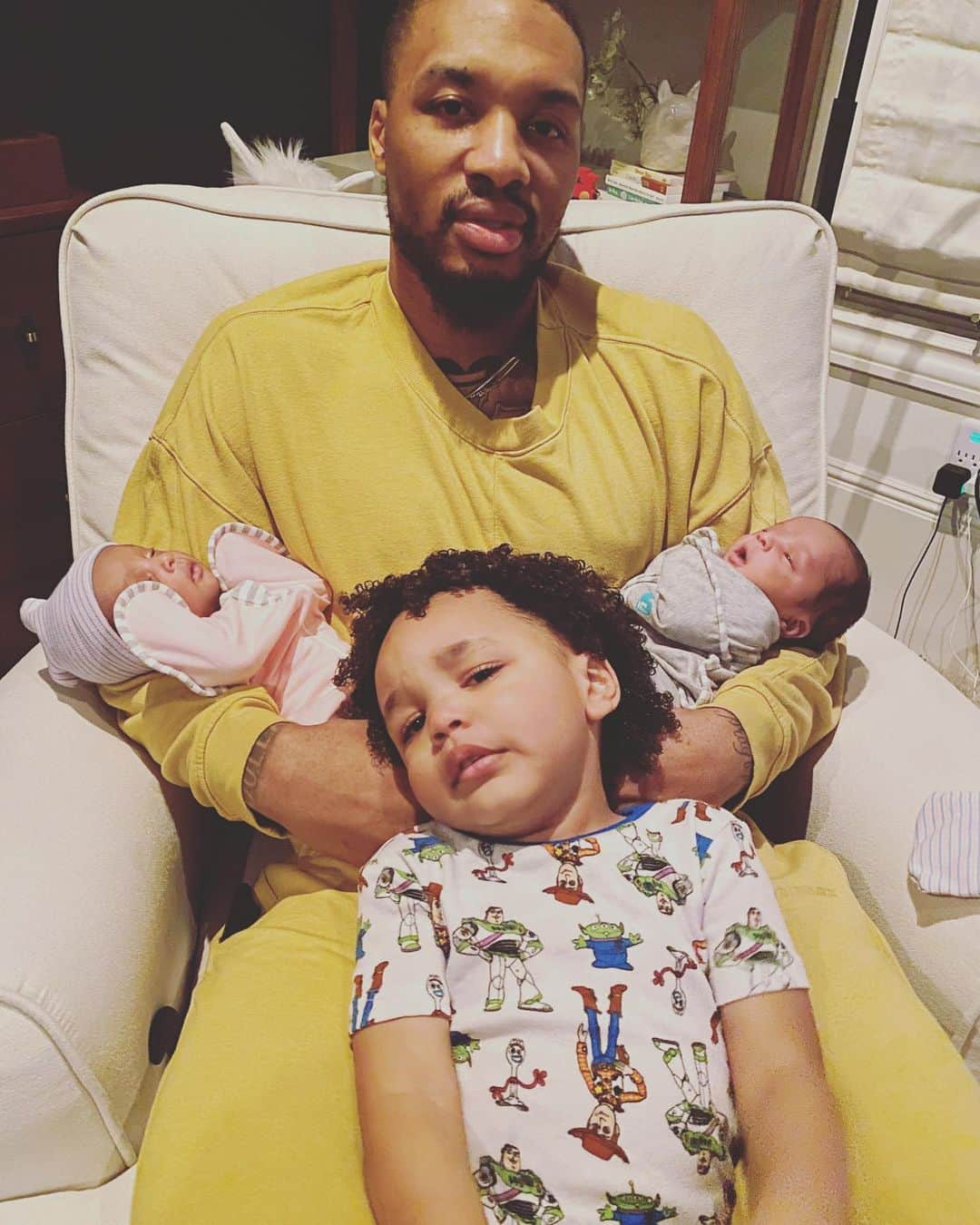 デイミアン・リラードのインスタグラム：「Daddy’s Home.」
