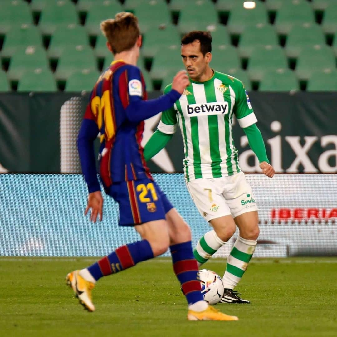 レアル・ベティスさんのインスタグラム写真 - (レアル・ベティスInstagram)「⏱⚽ 75’ 💚⚪ #RealBetisBarça 2-2 🔵🔴  #DíaDeBetis」2月8日 6時39分 - realbetisbalompie