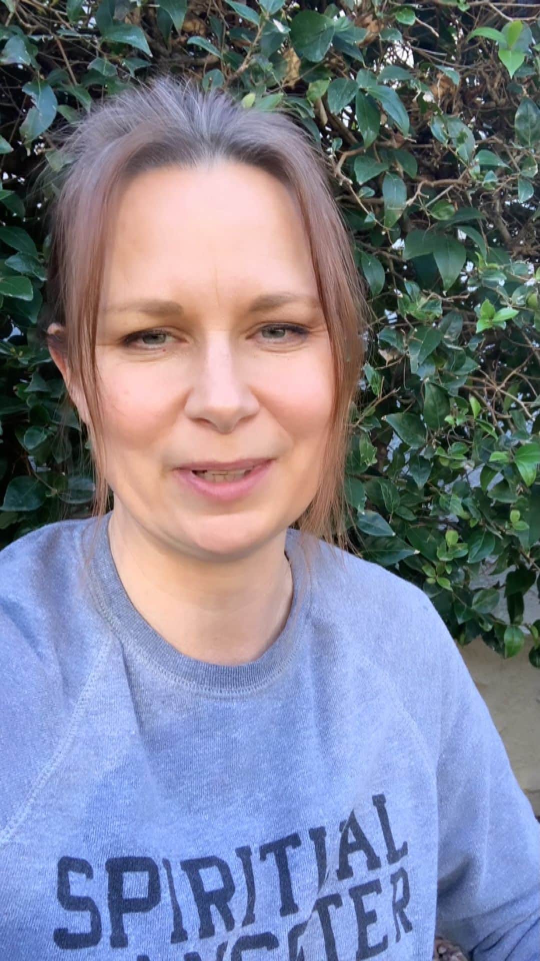 メアリー・リン・ライスカブのインスタグラム：「Alt super bowl content LINK IN BIO #alt #superbowl #sunday #standupcomedy #fame #fortune #marriage #dating #pandem #celeb #marylynnrajskub #livefromthepandemic」
